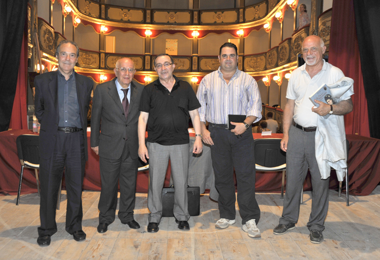 Foto di gruppo autore, sindaco e relatori - Foto di Mario Milano